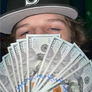 Meet your Posher, Levi